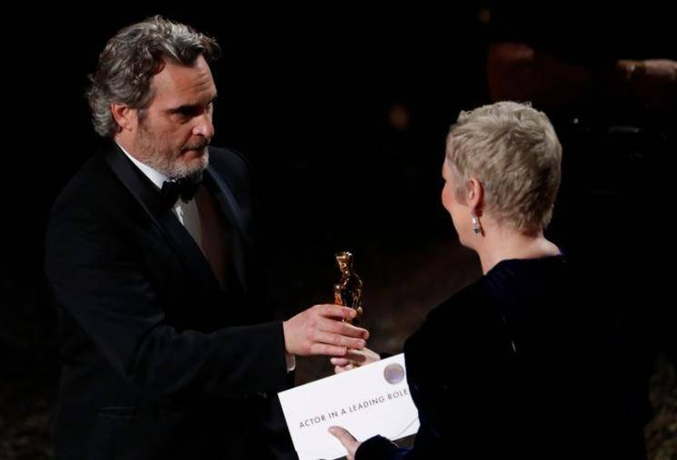 Oscars 2020 Joaquin Phoenix wins Best Actor Award for Joker Arthur Fleck DC Comics 92nd Academy Awards