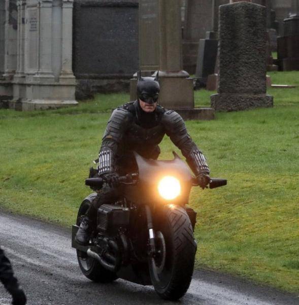 Robert Pattinson Batman shooting spot photos and videos go viral Matt Reeves