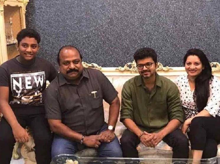 Thalapathy Vijay takes off for vacation after finishing Master