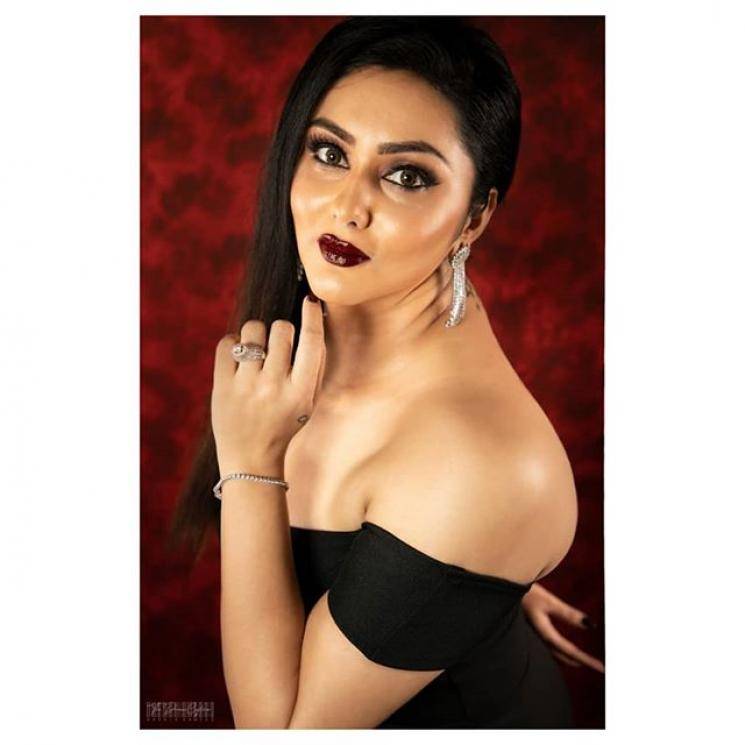 745px x 745px - Man abuses and harasses Namitha on Instagram | Galatta