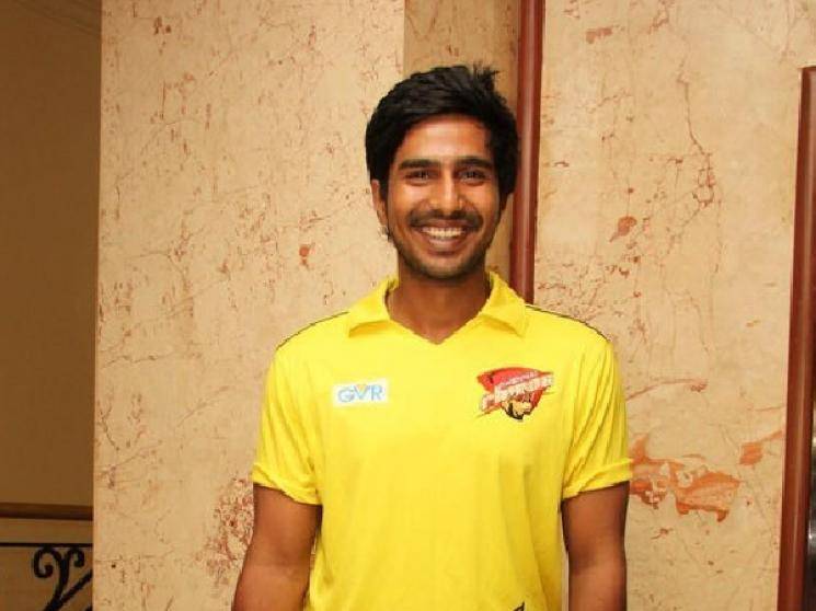 Vishnu Vishal gives batting tips to Allu Sirish