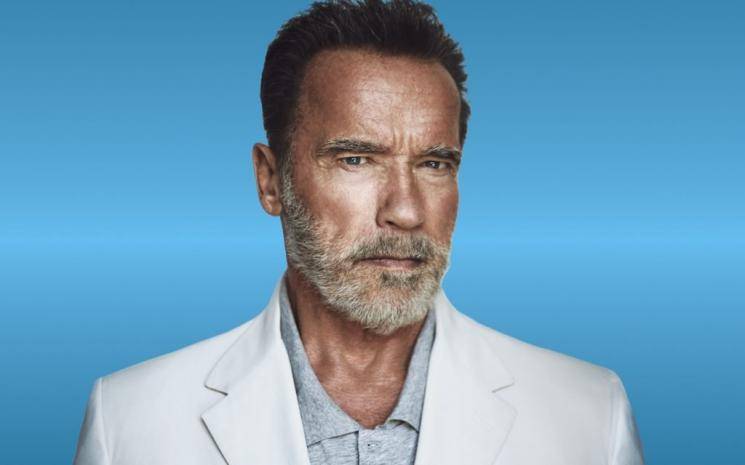 Arnold Schwarzenegger delivers coronavirus masks to Los Angeles hospital