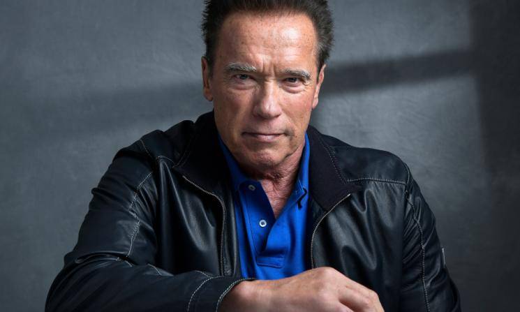 Arnold Schwarzenegger delivers coronavirus masks to Los Angeles hospital