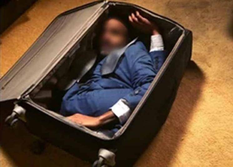  man carries friend in suitcase corona lockdown