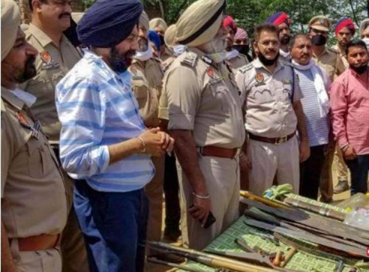  Rowdy gang cut the hand of police in Punjab