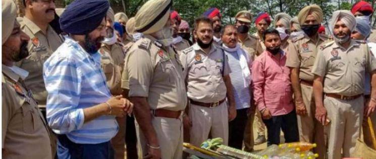  Rowdy gang cut the hand of police in Punjab