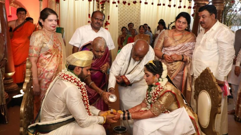Coronavirus lockdown Former Karnataka CM HD Kumaraswamy son Nikhil Kumaraswamy Revathi wedding