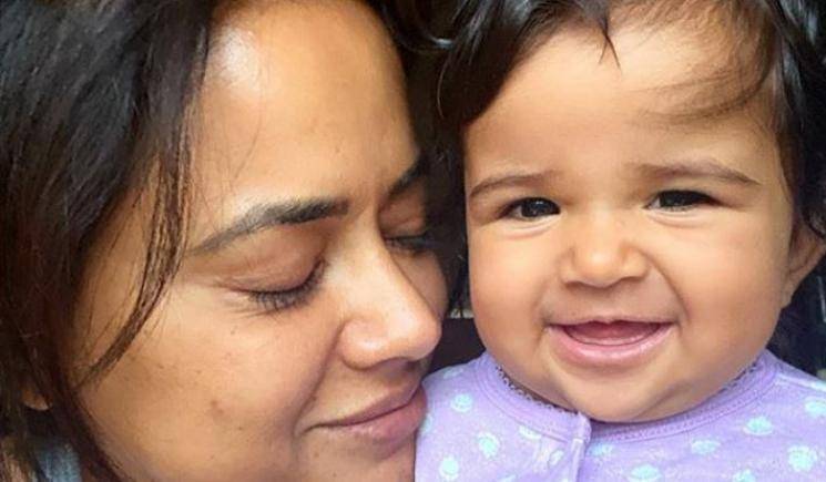 Sameera Reddys Daughter Imitates Rajinikanth
