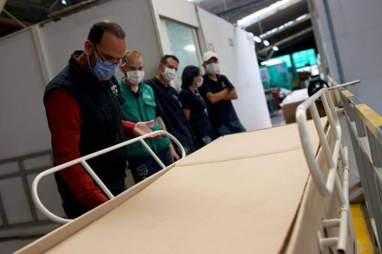 Coronavirus | Colombian businessman creates bed that can be converted as a coffin