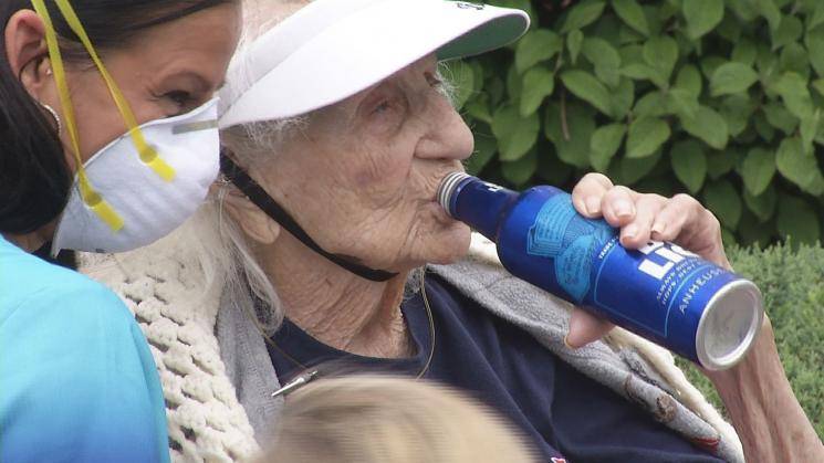 103-year-old woman celebrates beating coronavirus with a cold beer