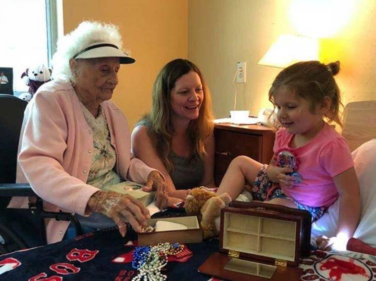 103-year-old woman celebrates beating coronavirus with a cold beer