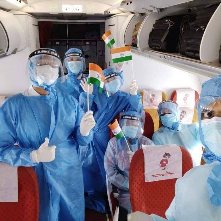 Coronavirus crisis | Keep middle seats empty or give 'wrap-around gowns': DGCA to Airlines