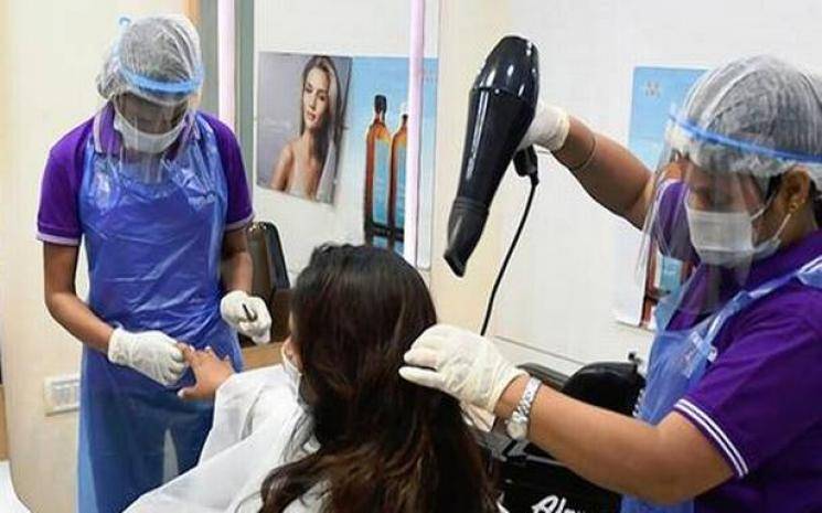 Coronavirus crisis | Aadhaar Card mandatory in salons and beauty parlours in Tamil Nadu