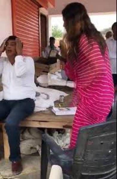 Actress Sonali Phogat of BJP hits officer with slipper
