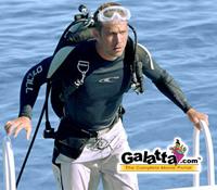 Paul Walker begged his friends to pee on him… Paul Walker begged his friends to pee on him…