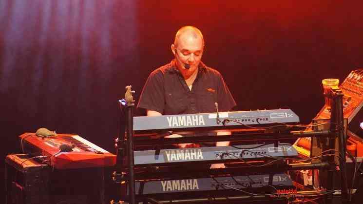English singer Dave Greenfield dies of Corona virus - Tamil Movie Cinema News English singer Dave Greenfield dies of Corona virus - Tamil Movie Cinema News