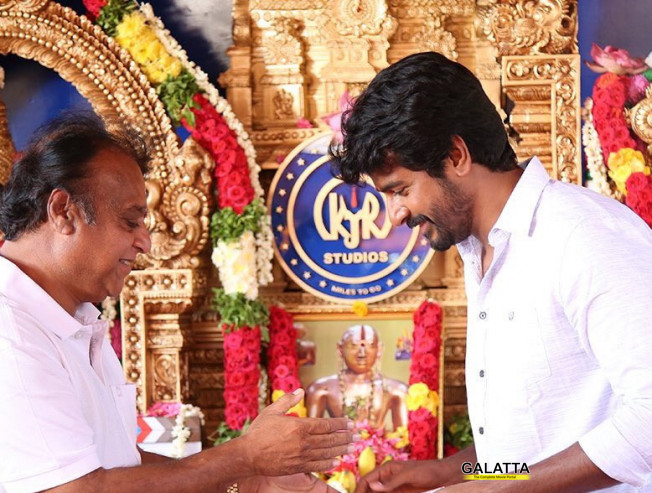 நேற்று தளபதிக்கு நடந்தது இன்று சிவகார்த்திகேயனுக்கு ... விவரம் உள்ளே ! நேற்று தளபதிக்கு நடந்தது இன்று சிவகார்த்திகேயனுக்கு ... விவரம் உள்ளே !