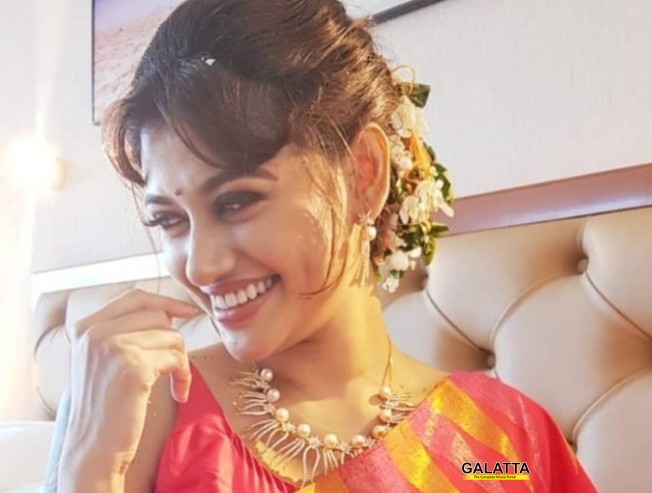 பிக்பாஸ் 2 ஐஸ்வர்யா குறித்து புதிர் போட்ட ஒவியா! பிக்பாஸ் 2 ஐஸ்வர்யா குறித்து புதிர் போட்ட ஒவியா!