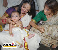 Shobhana visits Guruvayoor with adopted daughter Shobhana visits Guruvayoor with adopted daughter