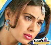 Tejashree entices Santhosh Tejashree entices Santhosh
