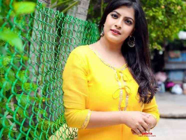 Varalaxmi Sarathkumar condemns irresponsible public and Police - Tamil Movie Cinema News