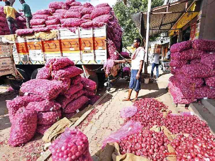 Man spends 2 lakhs becomes onion trader to travel during lockdown - Hindi Movie Cinema News