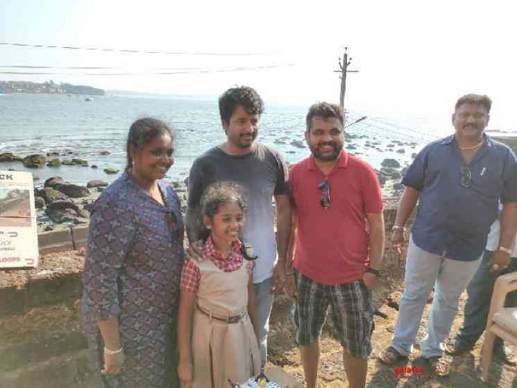 Sivakarthikeyan Doctor team celebrate fan birthday shooting spot - Telugu Movie Cinema News