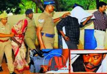லலிதா ஜூவல்லரி கொள்ளையில் அடுத்தடுத்து அதிரடி திருப்பங்கள்.. 3 வதாக ஒருவர் கைது! Special article - Tamil Movie Cinema News லலிதா ஜூவல்லரி கொள்ளையில் அடுத்தடுத்து அதிரடி திருப்பங்கள்.. 3 வதாக ஒருவர் கைது! Special article - Tamil Movie Cinema News