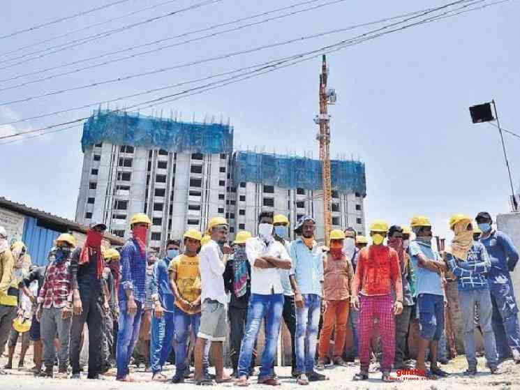 Chennai Migrant workers protest after denied 2 months salary - Hindi Movie Cinema News