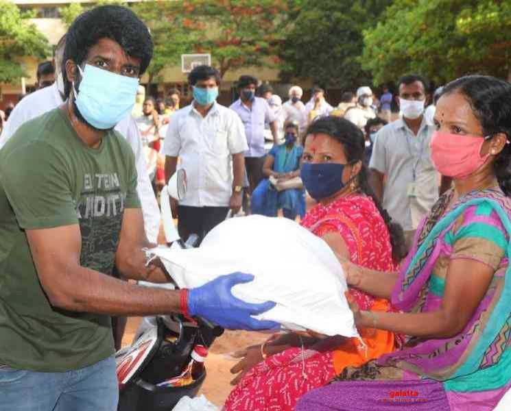 மாற்றுத்திறனாளிகளுக்கு நிவாரண பொருட்கள் வழங்கிய சூரி ! - Tamil Movie Cinema News மாற்றுத்திறனாளிகளுக்கு நிவாரண பொருட்கள் வழங்கிய சூரி ! - Tamil Movie Cinema News