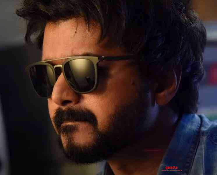 மாஸ்டர் படத்தின் கம்போசிங் வீடீயோவை வெளியிட்ட அனிருத் ! - Tamil Movie Cinema News மாஸ்டர் படத்தின் கம்போசிங் வீடீயோவை வெளியிட்ட அனிருத் ! - Tamil Movie Cinema News