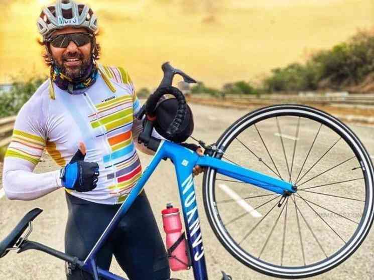 லாக்டவுனில் நண்பர்களுடன் சைக்கிள் ஓட்டும் ஆர்யா ! - Tamil Movie Cinema News லாக்டவுனில் நண்பர்களுடன் சைக்கிள் ஓட்டும் ஆர்யா ! - Tamil Movie Cinema News