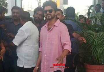 கர்நாடகாவிலும் கெத்து காட்டும் விஜய் ! வைரல் வீடியோ - Tamil Movie Cinema News கர்நாடகாவிலும் கெத்து காட்டும் விஜய் ! வைரல் வீடியோ - Tamil Movie Cinema News