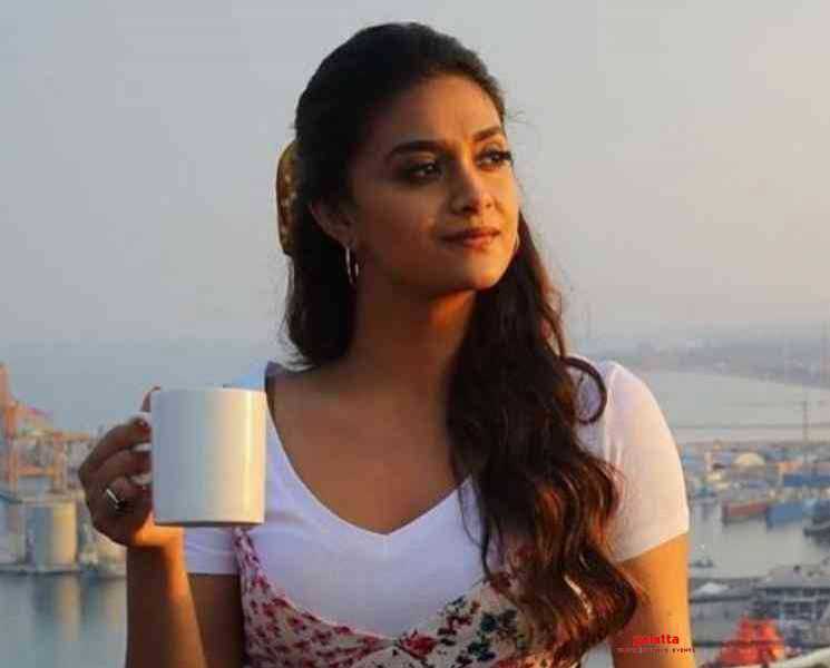 சாக்லேட் தோசை சுட்டு அசத்தும் கீர்த்தி சுரேஷ் ! - Tamil Movie Cinema News சாக்லேட் தோசை சுட்டு அசத்தும் கீர்த்தி சுரேஷ் ! - Tamil Movie Cinema News