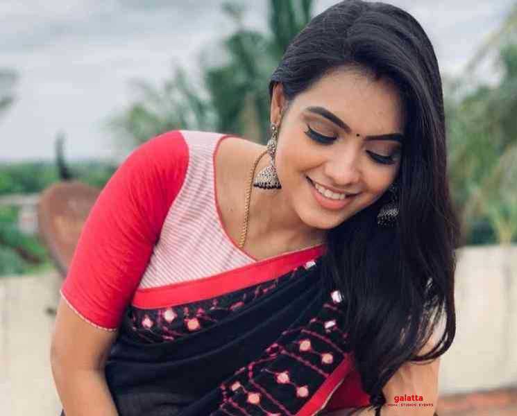 இணையத்தை கலக்கும் ஈரமான ரோஜாவே நாயகியின் டிக்டாக் ! - Tamil Movie Cinema News இணையத்தை கலக்கும் ஈரமான ரோஜாவே நாயகியின் டிக்டாக் ! - Tamil Movie Cinema News