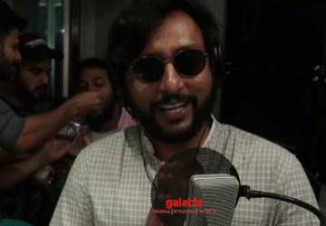 பாடகரான RJ பாலாஜி ! பப்பி படத்தின் சோத்துமூட்டை பாடல் - Tamil Movie Cinema News பாடகரான RJ பாலாஜி ! பப்பி படத்தின் சோத்துமூட்டை பாடல் - Tamil Movie Cinema News