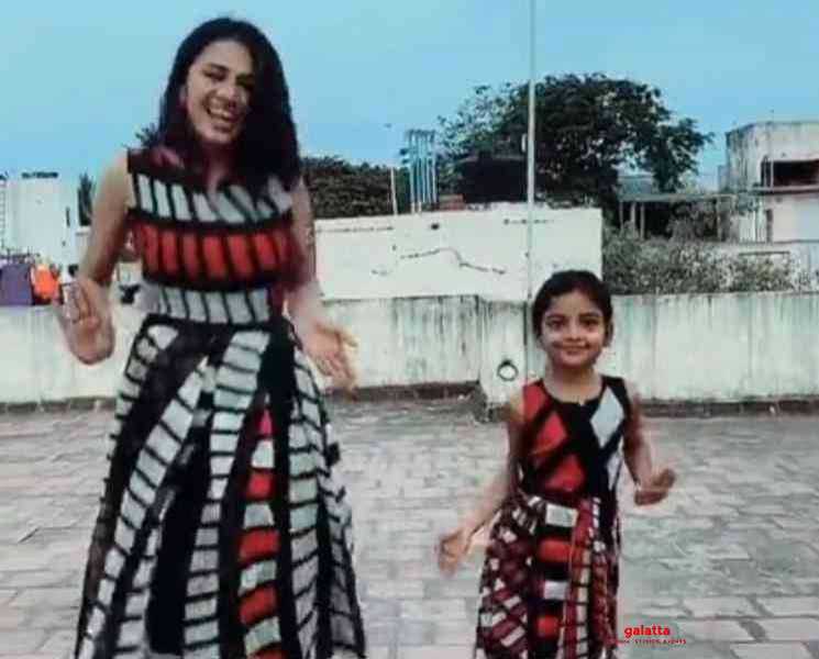 குட்டி பொம்மையுடன் புட்ட பொம்மா ! அஞ்சனாவின் அசத்தல் நடனம் - Tamil Movie Cinema News குட்டி பொம்மையுடன் புட்ட பொம்மா ! அஞ்சனாவின் அசத்தல் நடனம் - Tamil Movie Cinema News