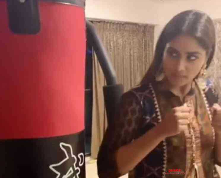 இப்படியும் பாக்ஸிங் பண்ணலாம் ! வைரலாகும் ஷிவானியின் வீடியோ - Tamil Movie Cinema News இப்படியும் பாக்ஸிங் பண்ணலாம் ! வைரலாகும் ஷிவானியின் வீடியோ - Tamil Movie Cinema News