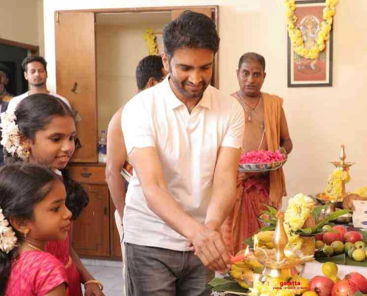 A1 இயக்குனருடன் மீண்டும் இணையும் சந்தானம் ! - Tamil Movie Cinema News A1 இயக்குனருடன் மீண்டும் இணையும் சந்தானம் ! - Tamil Movie Cinema News