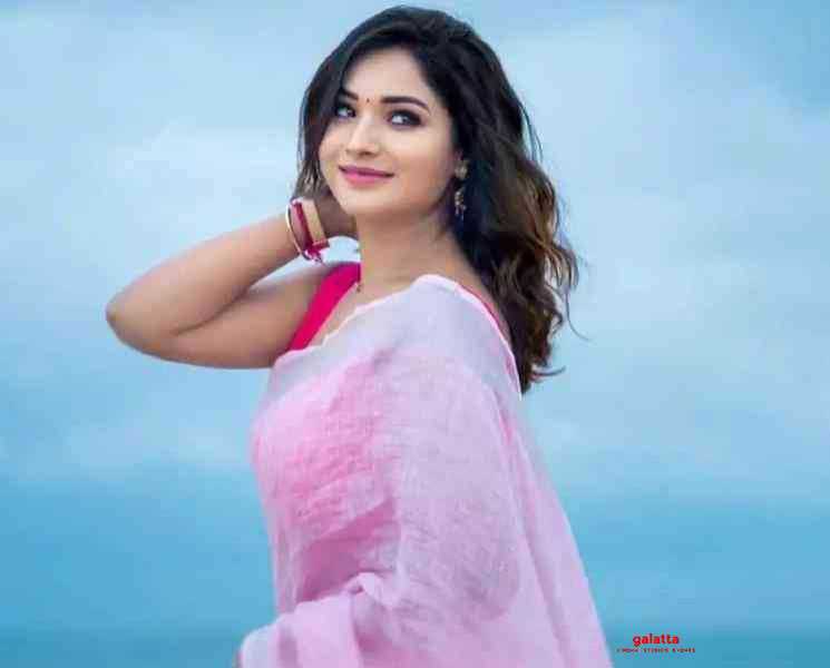 சோசியல் டிஸ்டன்ஸிங்கிற்கான டிரஸ் இதுதான்... ஆயுத எழுத்து சரண்யா பதிவு ! - Tamil Movie Cinema News சோசியல் டிஸ்டன்ஸிங்கிற்கான டிரஸ் இதுதான்... ஆயுத எழுத்து சரண்யா பதிவு ! - Tamil Movie Cinema News