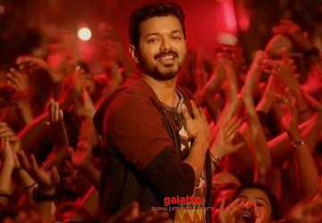ஆடை இயக்குனருக்கு வித்தியாசமாக வாழ்த்து தெரிவித்த விஜய் ! - Tamil Movie Cinema News ஆடை இயக்குனருக்கு வித்தியாசமாக வாழ்த்து தெரிவித்த விஜய் ! - Tamil Movie Cinema News