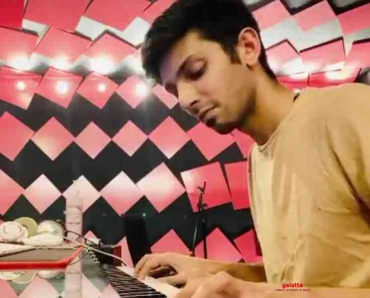 பியானோவும் நானும்...இணையத்தை கலக்கும் அனிருத்தின் வீடியோ ! - Tamil Movie Cinema News பியானோவும் நானும்...இணையத்தை கலக்கும் அனிருத்தின் வீடியோ ! - Tamil Movie Cinema News