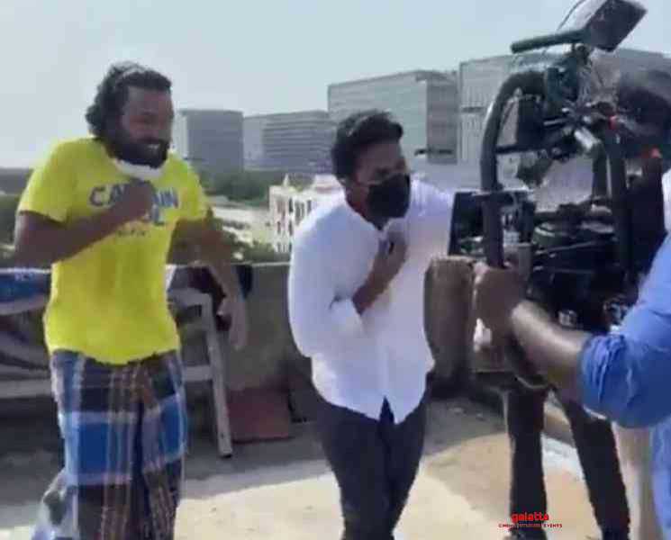 கெளதம் மேனனின் ஒரு சான்ஸ் குடு பாடல் உருவான விதம் ! - Tamil Movie Cinema News கெளதம் மேனனின் ஒரு சான்ஸ் குடு பாடல் உருவான விதம் ! - Tamil Movie Cinema News