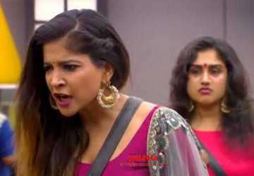 அங்க போய் கத்து சாக்ஷி ! லாஸ்லியா அதிரடி - Tamil Movie Cinema News அங்க போய் கத்து சாக்ஷி ! லாஸ்லியா அதிரடி - Tamil Movie Cinema News