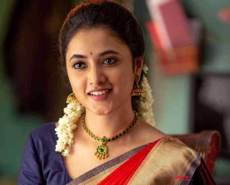 இணையத்தை கலக்கும் டாக்டர் பட நாயகியின் போட்டோஷூட் வீடியோ ! - Tamil Movie Cinema News இணையத்தை கலக்கும் டாக்டர் பட நாயகியின் போட்டோஷூட் வீடியோ ! - Tamil Movie Cinema News