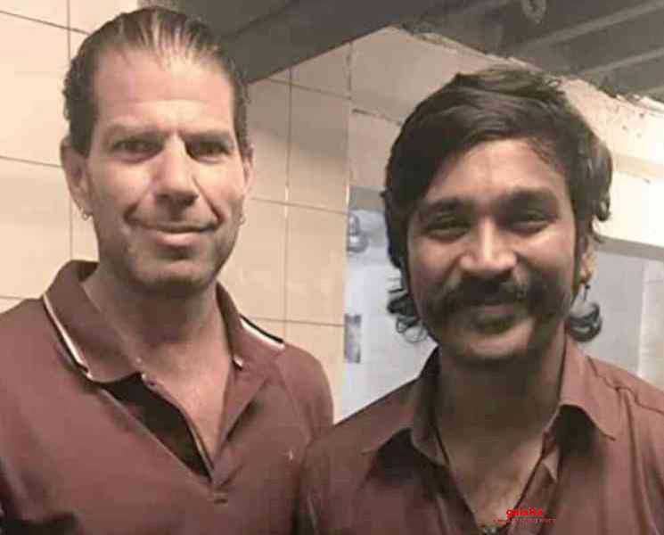 தனுஷுடன் இருக்கும் ரோமன் ஃபியோரி ! வைரலாகும் புகைப்படம் - Tamil Movie Cinema News தனுஷுடன் இருக்கும் ரோமன் ஃபியோரி ! வைரலாகும் புகைப்படம் - Tamil Movie Cinema News