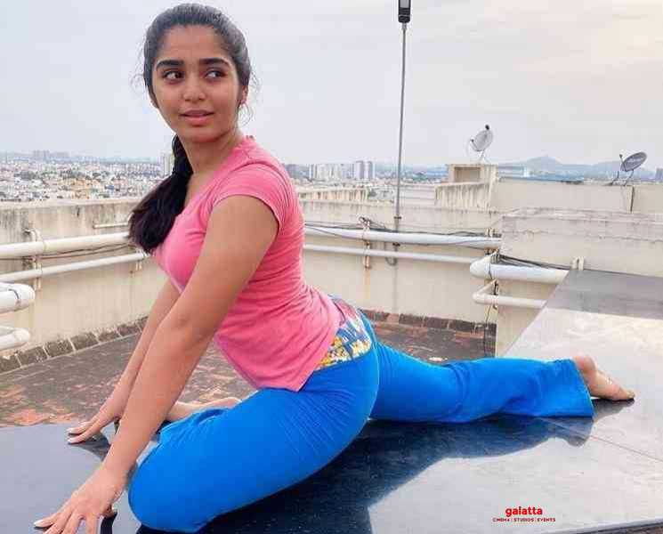 இணையத்தில் வைரலாகும் மாஸ்டர் நடிகையின் யோகா ! - Tamil Movie Cinema News இணையத்தில் வைரலாகும் மாஸ்டர் நடிகையின் யோகா ! - Tamil Movie Cinema News