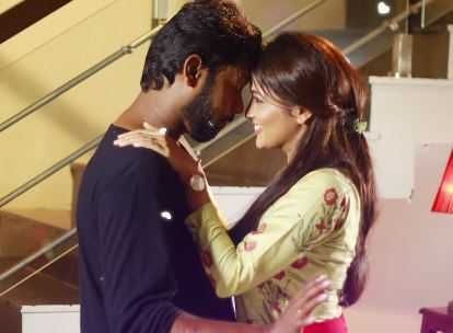 Nenjamundu Nermaiyundu Odu Raja Muttathey Muttathey Lyric Rio Raj Shirin Shabir - Tamil Movie Cinema News Nenjamundu Nermaiyundu Odu Raja Muttathey Muttathey Lyric Rio Raj Shirin Shabir - Tamil Movie Cinema News