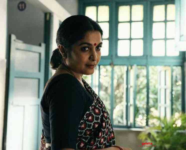 ரசிகர்களை ஈர்க்கும் ரம்யா கிருஷ்ணன் பகிர்ந்த புகைப்படம் ! - Tamil Movie Cinema News ரசிகர்களை ஈர்க்கும் ரம்யா கிருஷ்ணன் பகிர்ந்த புகைப்படம் ! - Tamil Movie Cinema News