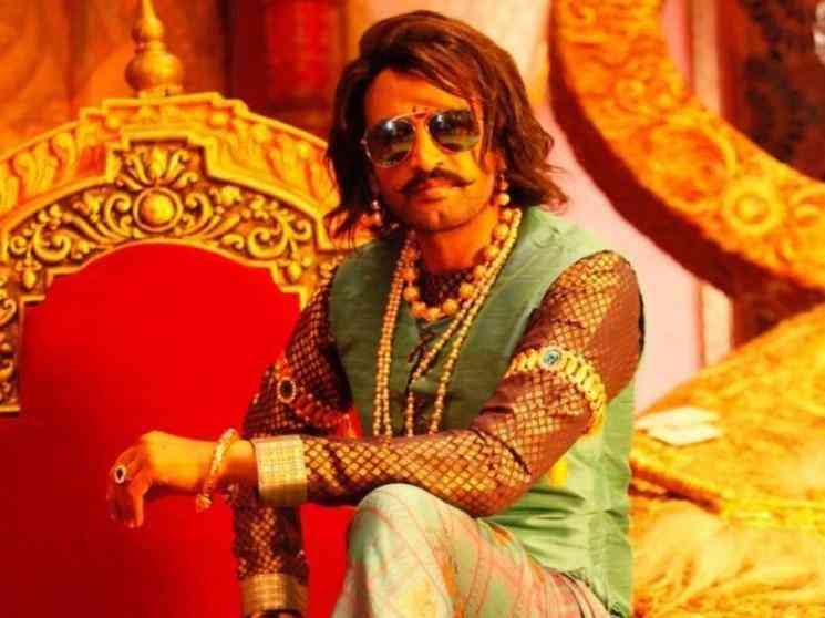 டாக் ஆஃப் தி டவுனில் பிஸ்கோத் பட போஸ்டர் ! ராஜா கெட்டப்பில் சந்தானம் - Tamil Movie Cinema News டாக் ஆஃப் தி டவுனில் பிஸ்கோத் பட போஸ்டர் ! ராஜா கெட்டப்பில் சந்தானம் - Tamil Movie Cinema News